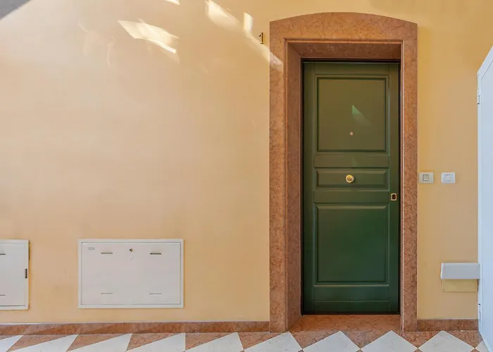 Guesthost - Dimora Storica Manfredini Nel Cuore Di Apartmán *