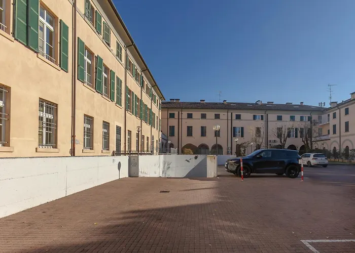 Guesthost - Dimora Storica Manfredini Nel Cuore Di Apartament