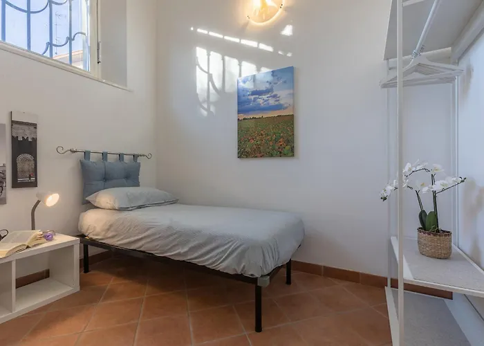 Guesthost - Dimora Storica Manfredini Nel Cuore Di *